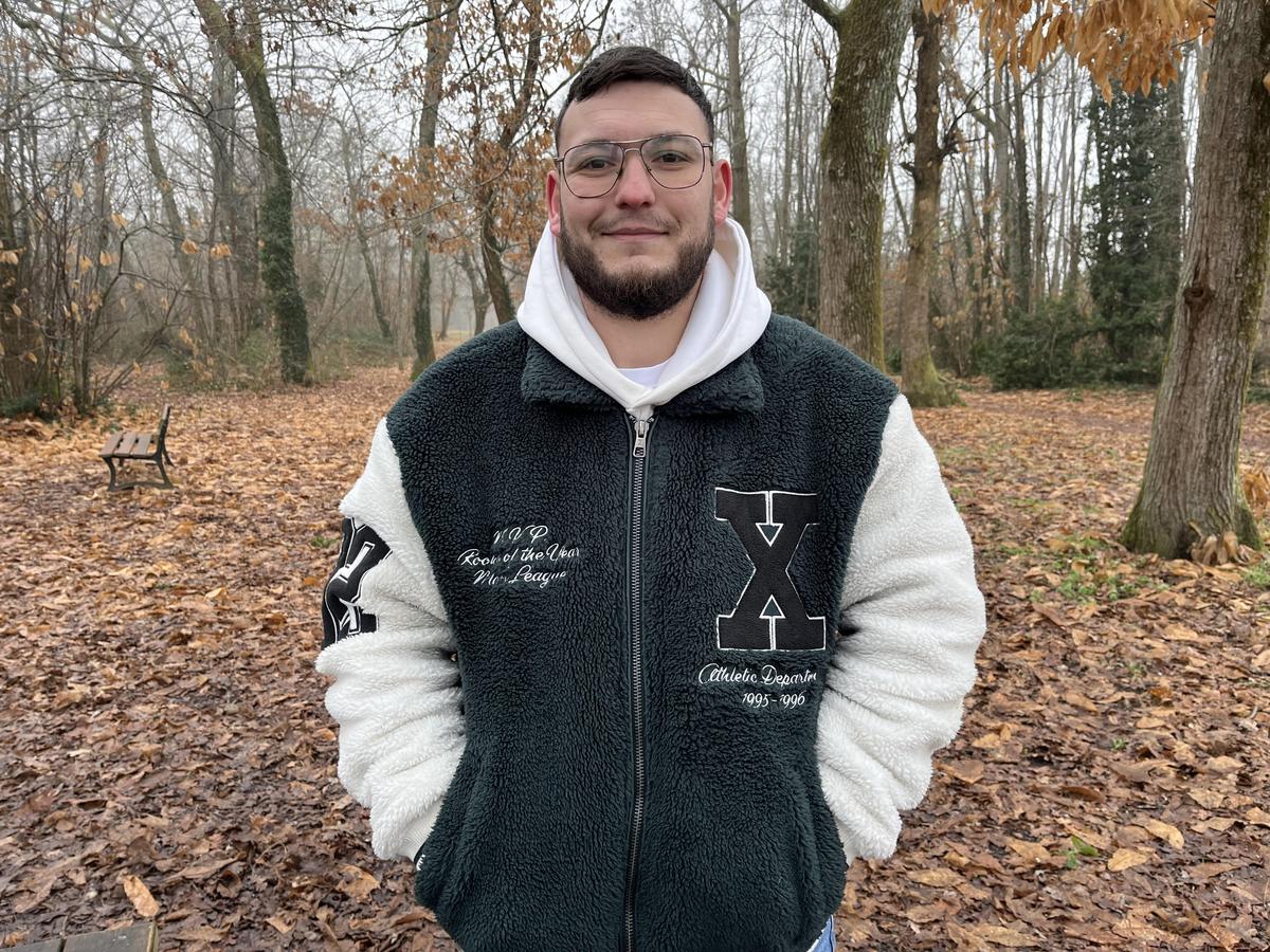 Thibaut, 25&nbsp;ans, s&rsquo;est retrouv&eacute; sans solution de logement, contraint de dormir dans sa voiture.