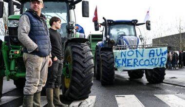 Colère agricole : des agriculteurs manifestent à Paris contre le Mercorsur