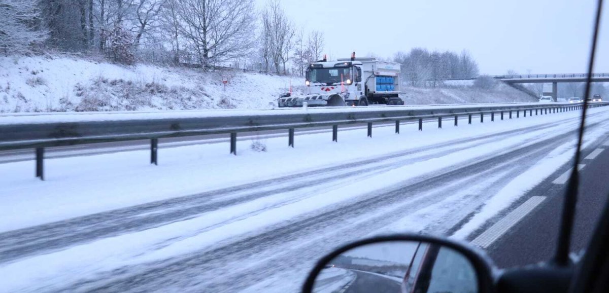 des dégâts sur la chaussée ralentissent le trafic