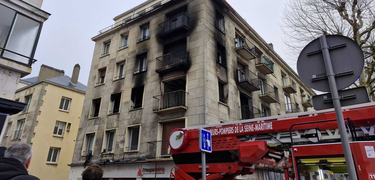 un immeuble entièrement évacué dans le centre-ville