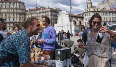 Avec des tournées artistiques à la voile, un collectif ancré à Marseille et en Haute-Provence promeut l'agriculture