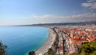 sa villa à Nice avec piscine, jardin et terrasse