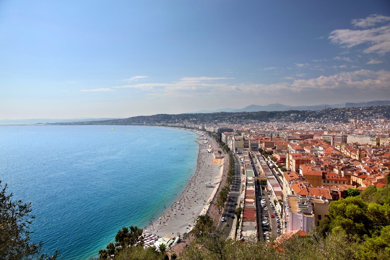sa villa à Nice avec piscine, jardin et terrasse