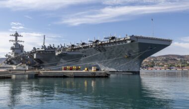 Un porte-avions américain est arrivé dans le Golfe, l'Iran met en garde contre toute intervention