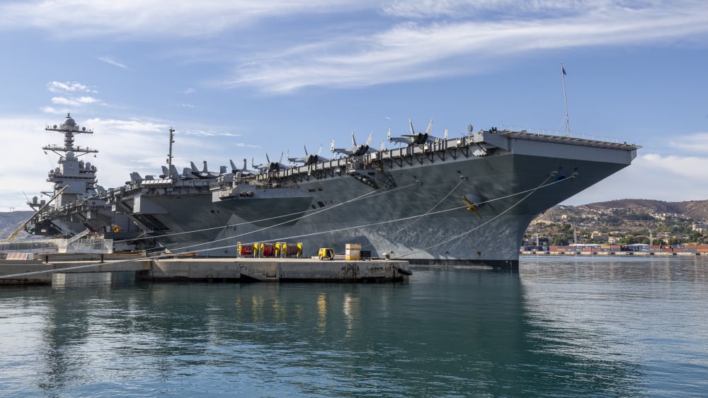 Un porte-avions américain est arrivé dans le Golfe, l'Iran met en garde contre toute intervention