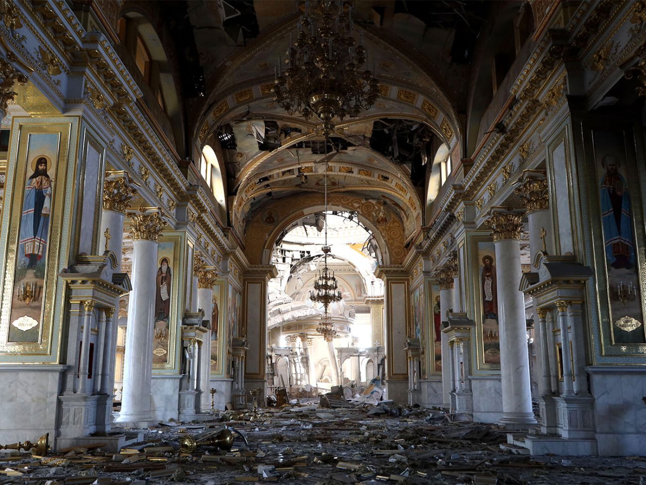 À Odessa, l’intérieur de la cathédrale de la Transfiguration (fondée en 1794), après les destructions du 22 juillet 2023.