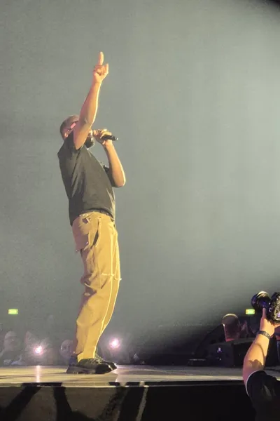 Gims sur la scène du Cube à Troyes (Aube).