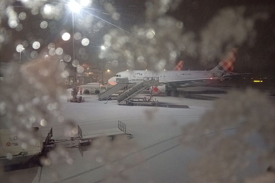 Des retards et annulations de vol en cascade à l'aéroport de Nice suite à l'épisode neigeux qui touche la France