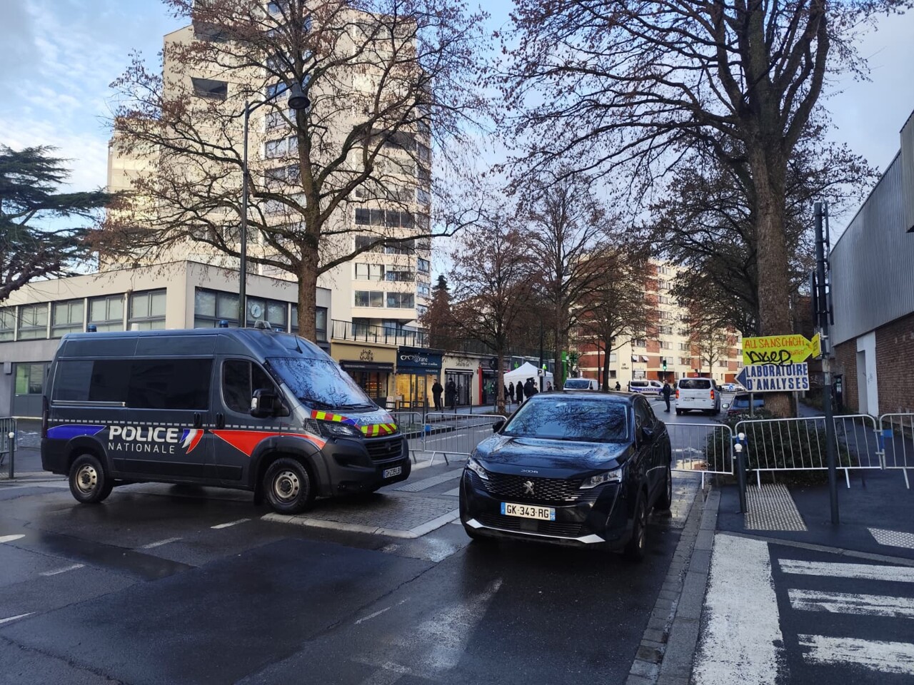 que se passe-t-il dans cette rue de Rennes ?