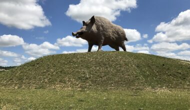 Cette sculpture insolite pèse 50 tonnes et mesure 10 mètres de haut : voici où la contempler