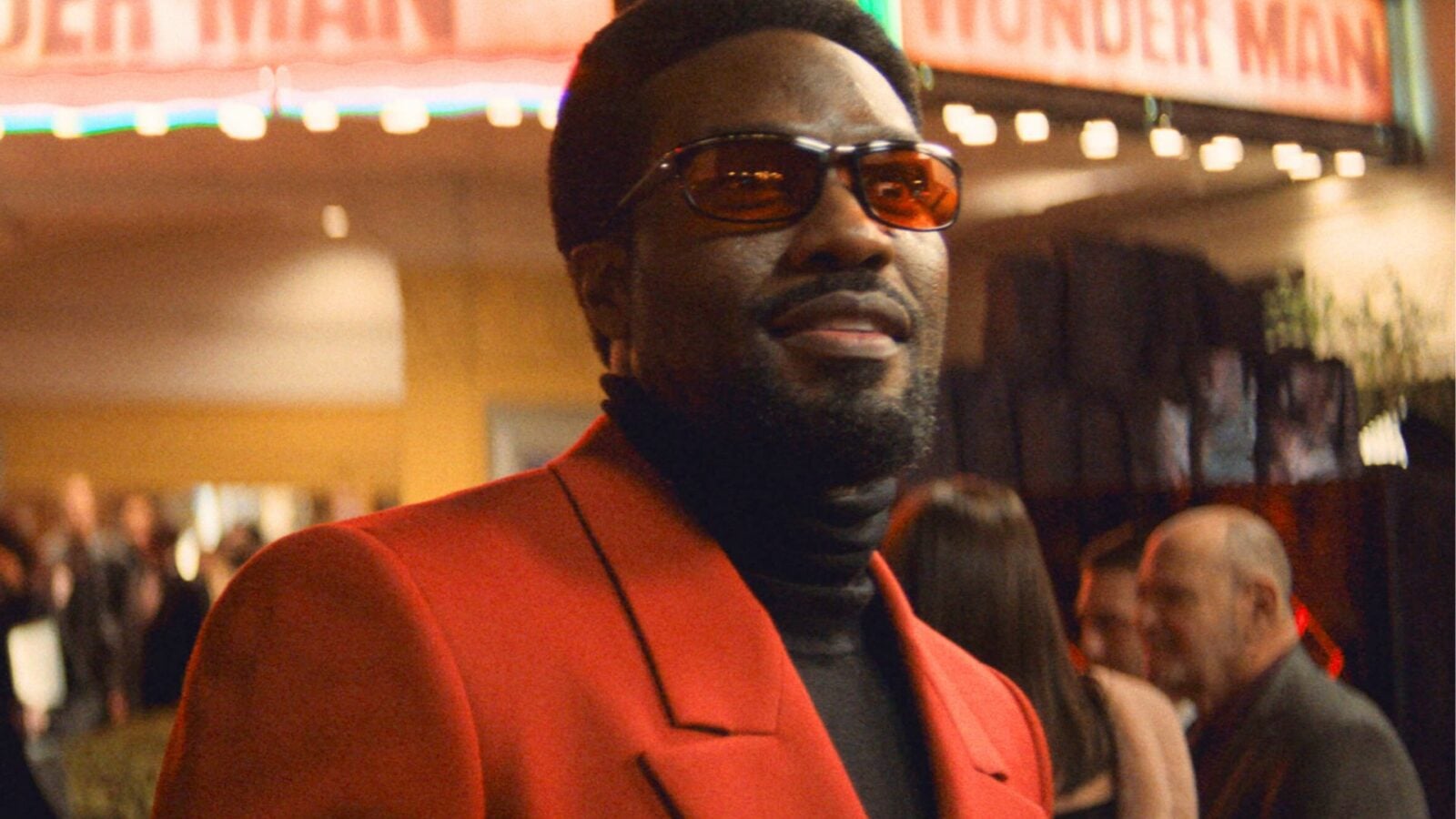 c'est quoi cette série "qui combat le déclin des films de super-héros" ?