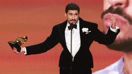 Le chanteur Bad Bunny, lors des Grammy Awards, à Los Angeles (Etats-Unis), le 1er février 2026. (KEVIN WINTER / GETTY IMAGES)