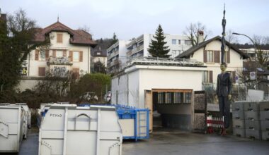 «Tur-Tur», la sculpture de Microcity, attend patiemment au dépôt de Von Arx