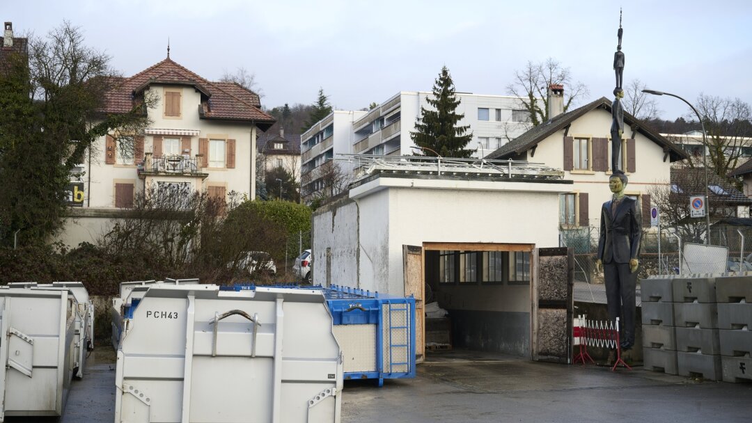 «Tur-Tur», la sculpture de Microcity, attend patiemment au dépôt de Von Arx