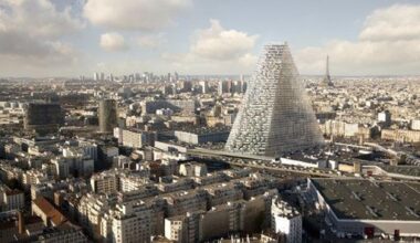 À Paris, deux parachutistes sautent de la tour Triangle encore en construction