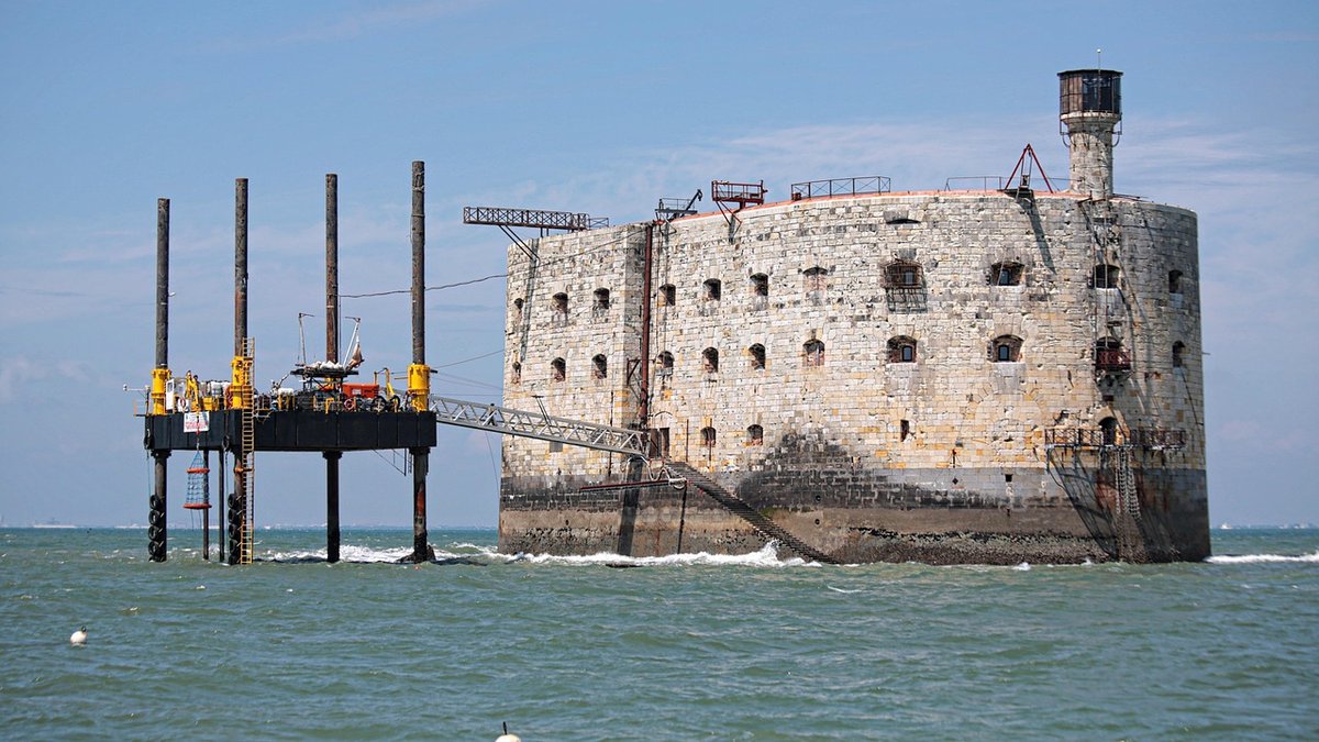 Fort Boyard : "Tout le monde sait"… Un présentateur star du service public fortement pressenti pour animer le célèbre jeu télévisé
