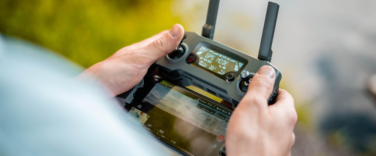 Guerre en Ukraine : comment les forces armées russes utilisaient les satellites d’Elon Musk pour augmenter la portée de leurs drones