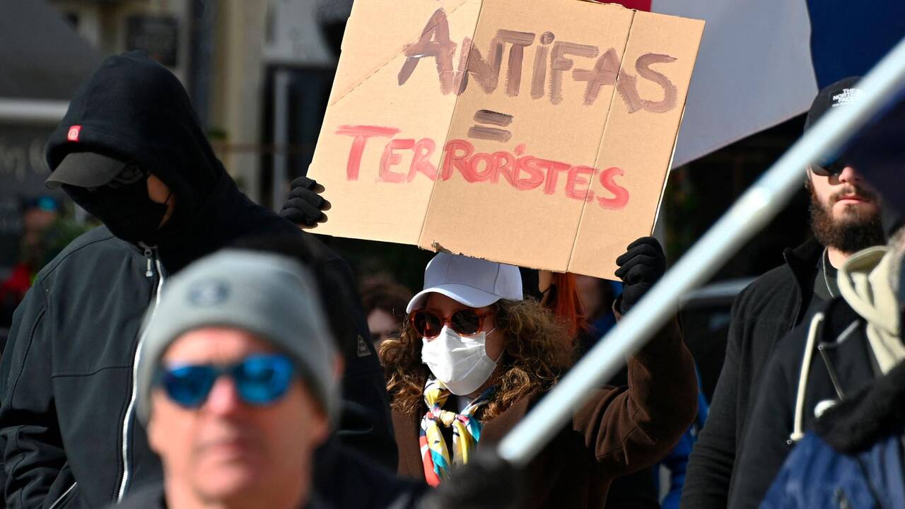 Après la mort d’un jeune proche de l’extrême droite à Lyon, le parti de Jean-Luc Mélenchon est sur le banc des accusés