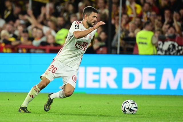 le défenseur de Brest Julien Le Cardinal est en route pour Saint-Étienne