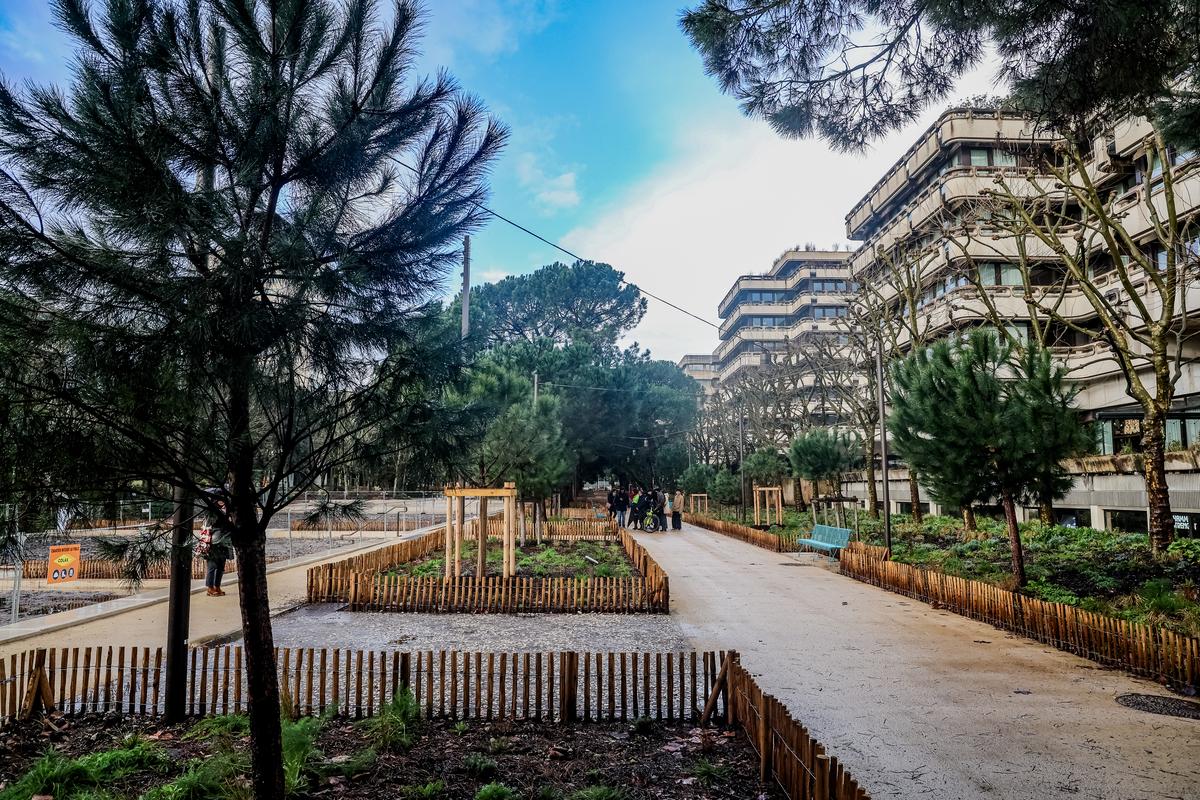 la réhabilitation de l’esplanade Charles-de-Gaulle en partie réalisée