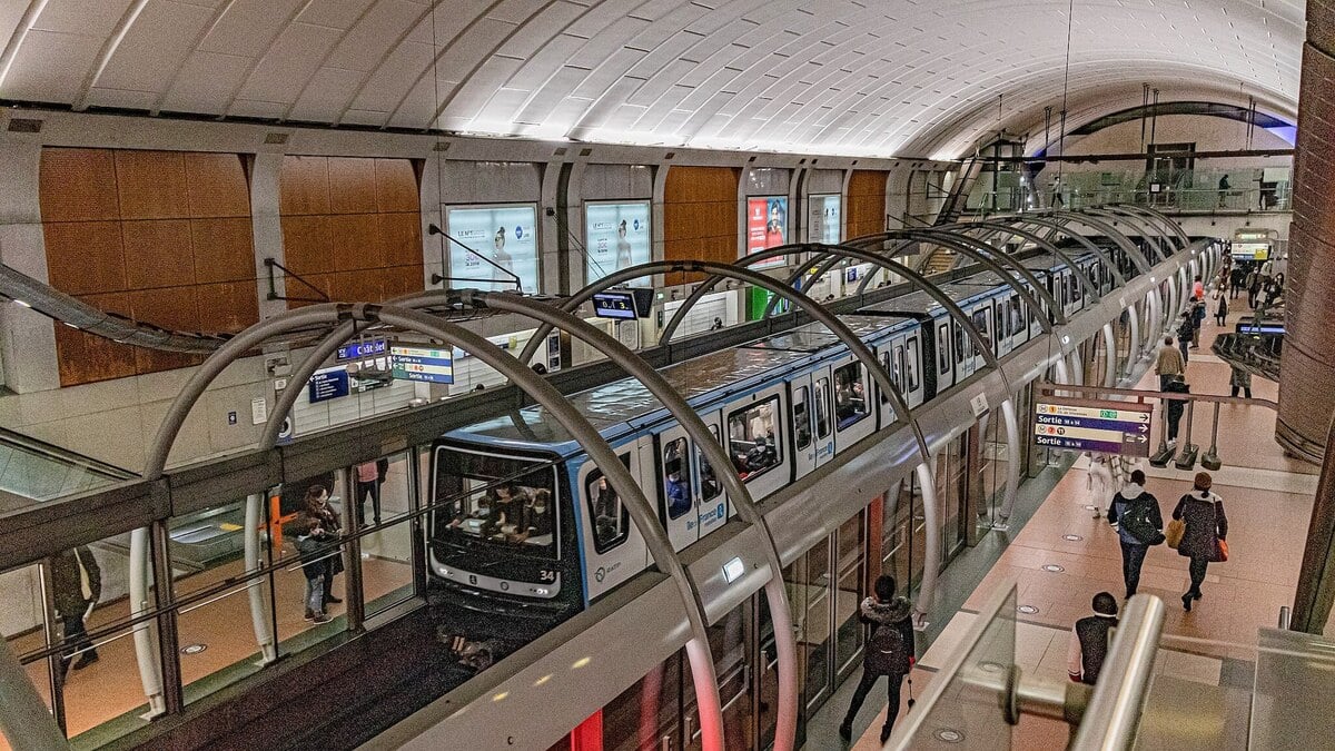 Métro : pour la 1ère fois, la ligne la plus fréquentée de Paris a changé !