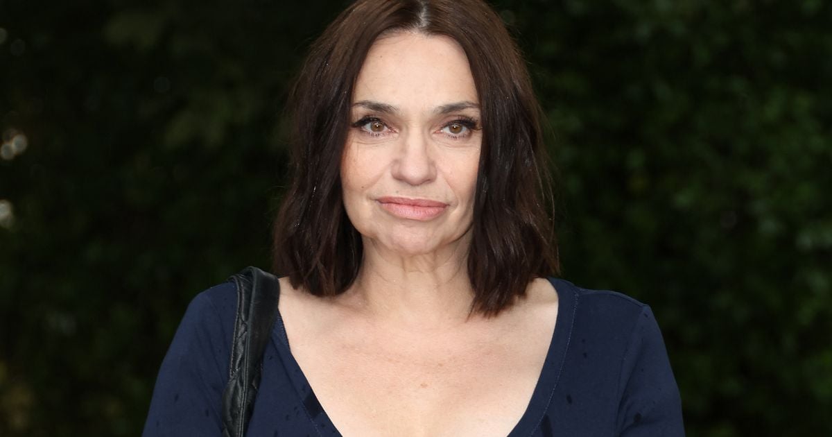 Béatrice Dalle : plusieurs années après son passage à l'acte, elle explique enfin pourquoi elle a mis "des trucs" dans le verre de ses parents