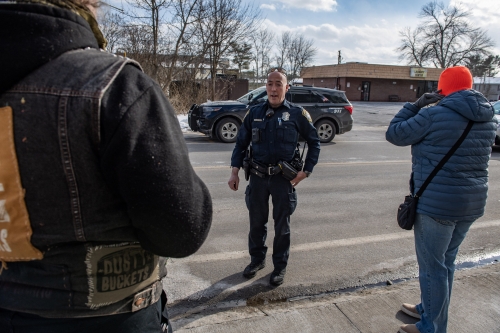 Tensions avec la police de l’immigration aux USA : un juge interdit l’utilisation de gaz lacrymogène par les policiers à Portland