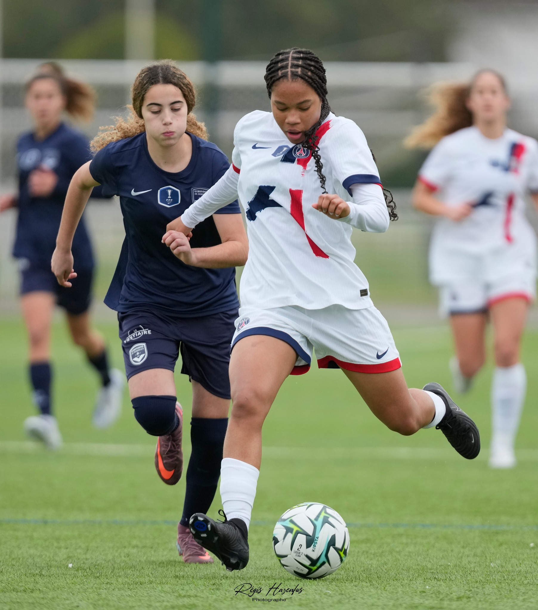 Peut ĂŞtre une image de football et texte