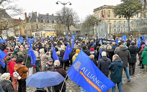 Près de 200 policiers bretons et sympathisants se sont réunis devant la préfecture de Rennes ce samedi 31 janvier à 11 h.