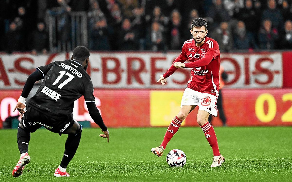 Mercato Stade Brestois : des discussions entre le Stade Brestois et l’AS Saint-Étienne au sujet de Julien Le Cardinal