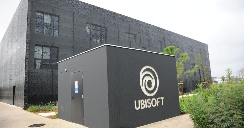 restructuration, plan d’économies et appel à la grève des salariés