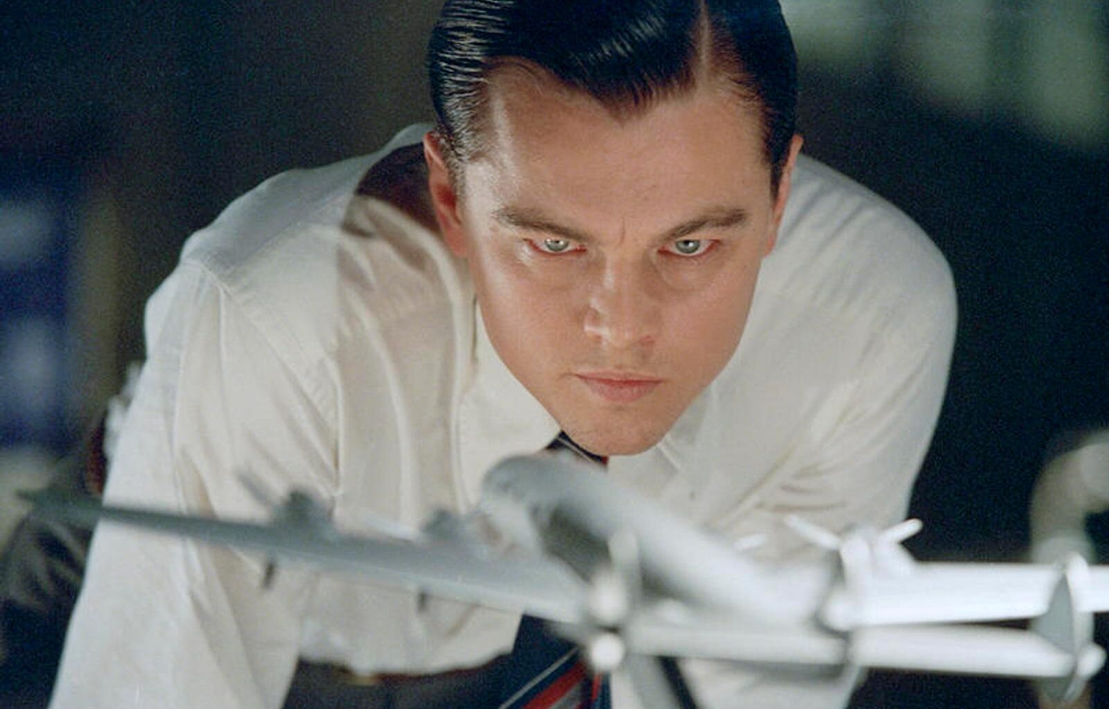 “Aviator” : une biographie virtuose du légendaire Howard Hughes - Télérama