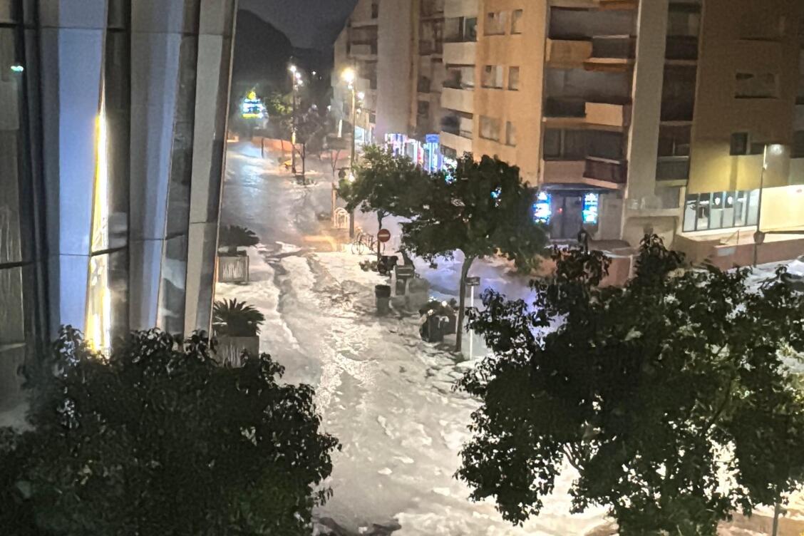 A generic square placeholder image with rounded corners in a figure.