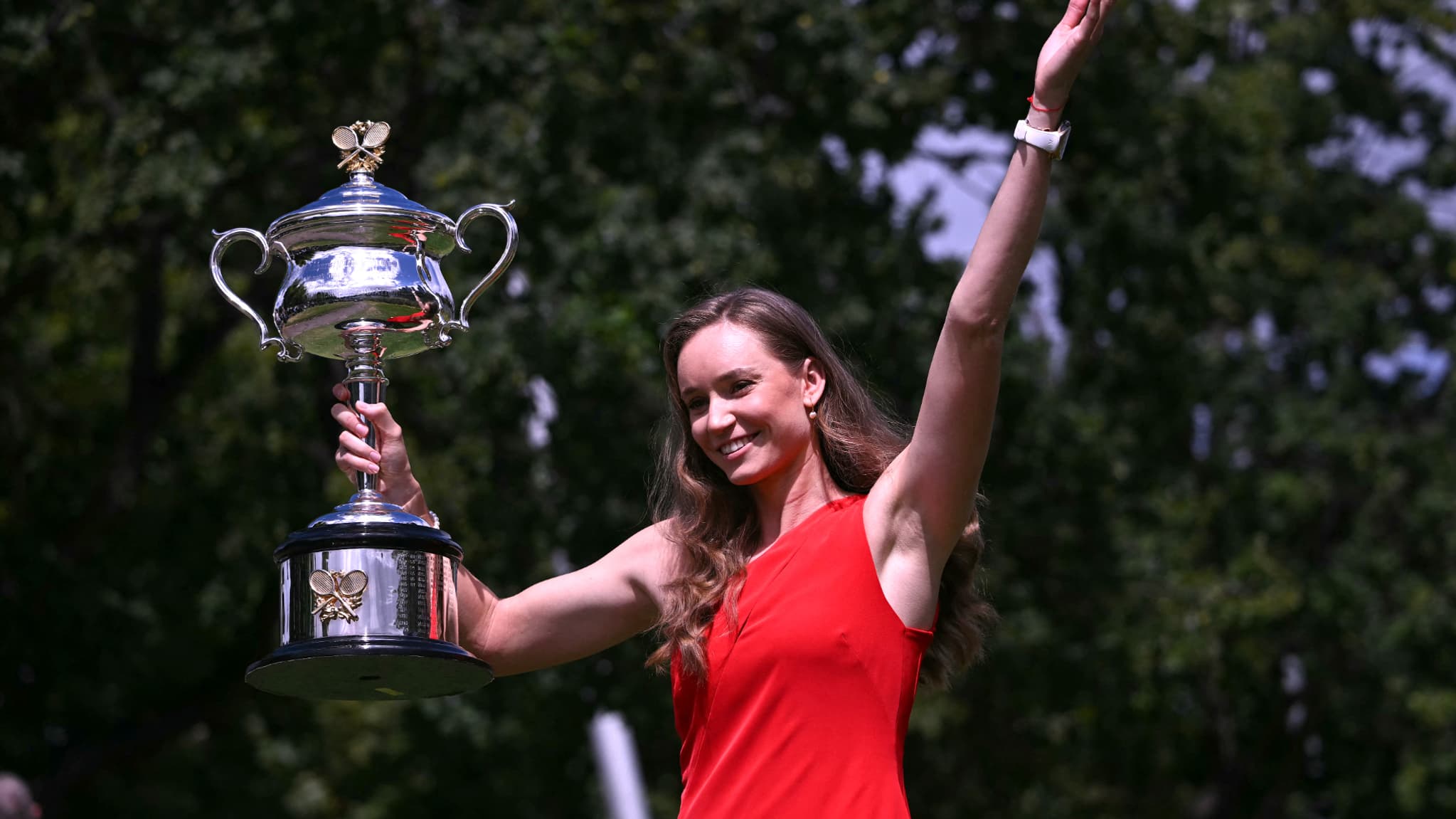 Elena Rybakina savoure son titre à l'Open d'Australie, le 1er février. 