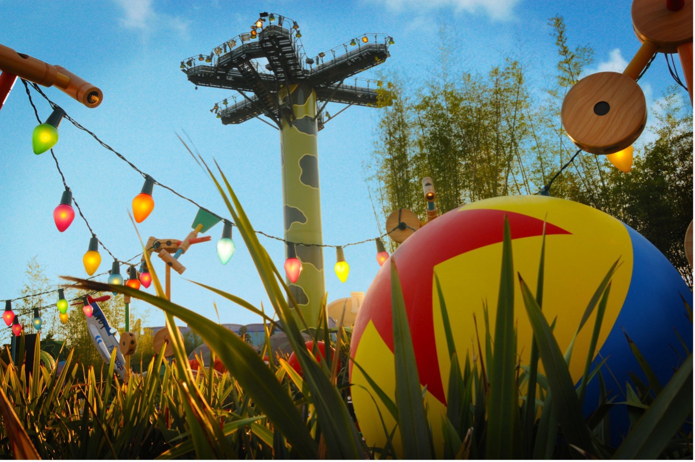 DISNEYLAND PARIS CELEBRE 40 ANS DE MAGIE PIXAR • DisneylandParis News