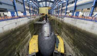 Image d’un Sous-marin Nucléaire Lanceur d'Engin (SNLE) en entretien Photo © ROLLE-POOL/SIPA