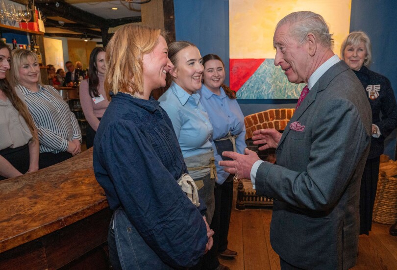 Le roi Charles au Sun Inn, l'incontournable pub-auberge du village.