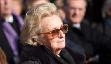 Bernadette Chirac décorée par Emmanuel Macron : à 92 ans, la veuve de l’ex-président honorée lors d’une cérémonie très secrète