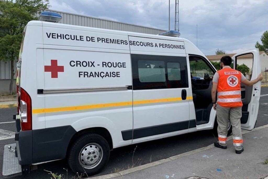 à Montpellier, des secouristes de la Croix-Rouge accouchent la maman