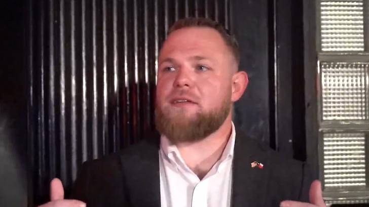 Taylor Rehmet, ici lors d’un discours pour célébrer sa victoire dans la circonscription de Fort Worth, au Texas, le 31 janvier 2026.