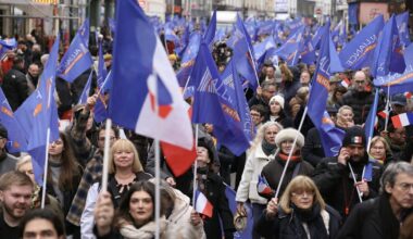 à Paris, environ 15.000 manifestants en soutien aux policiers