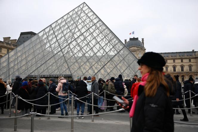 L’entrée du Musée du Louvre, à Paris, le 5 janvier 2026.