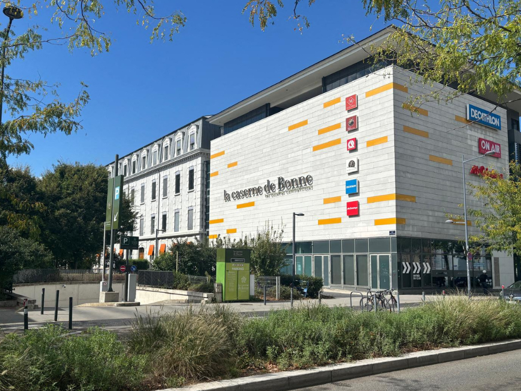 Grenoble. Cette nouvelle salle de loisirs insolite cartonne, elle arrive à la Caserne de Bonne