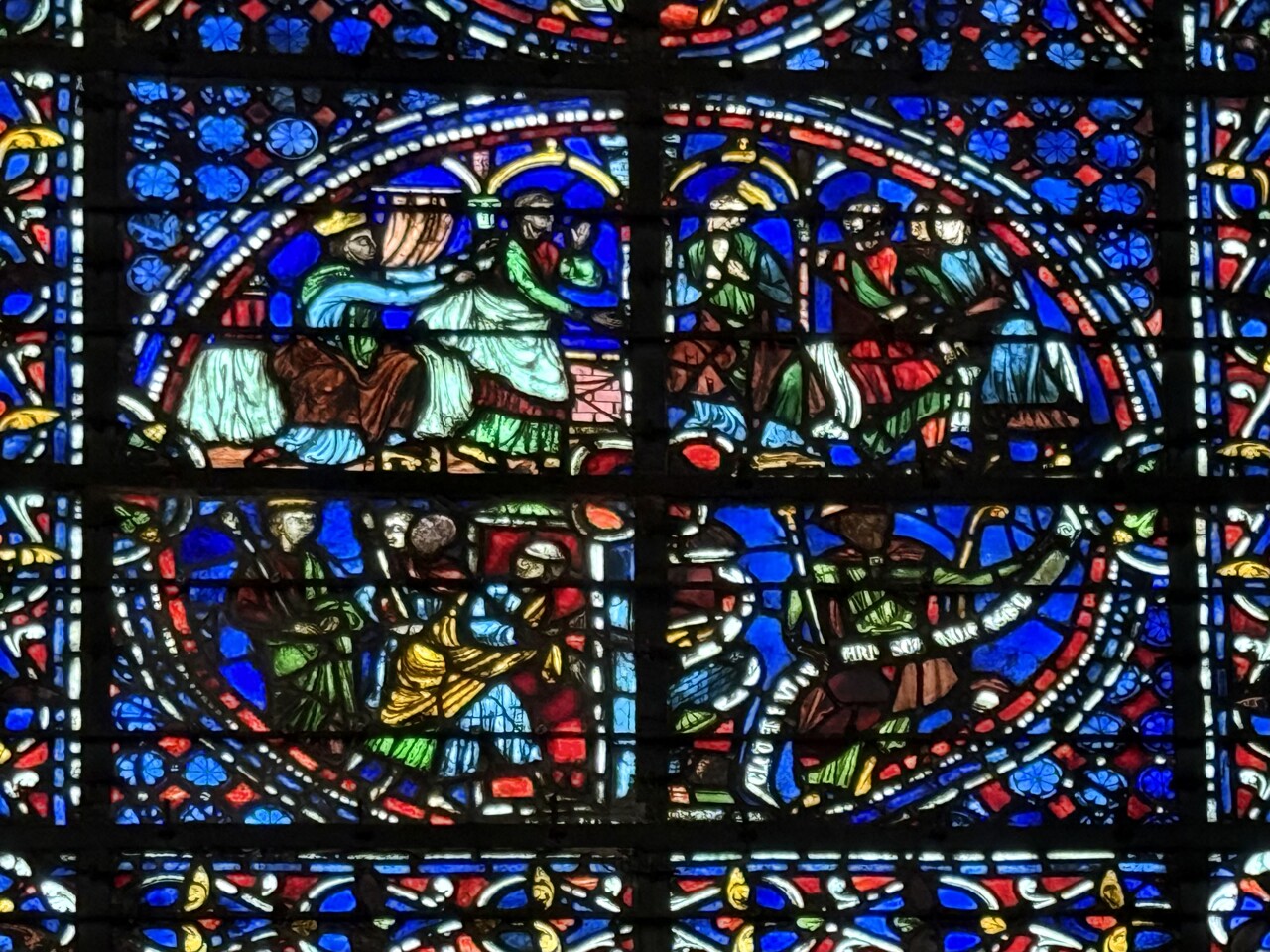 On vous révèle les secrets cachés dans 10 vitraux de la cathédrale de Rouen