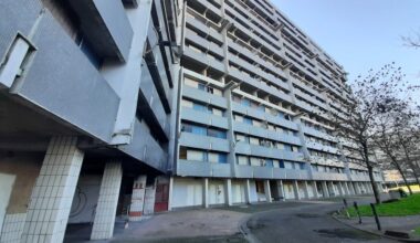 Toulouse. La destruction contestée de cet immeuble emblématique du Mirail a commencé