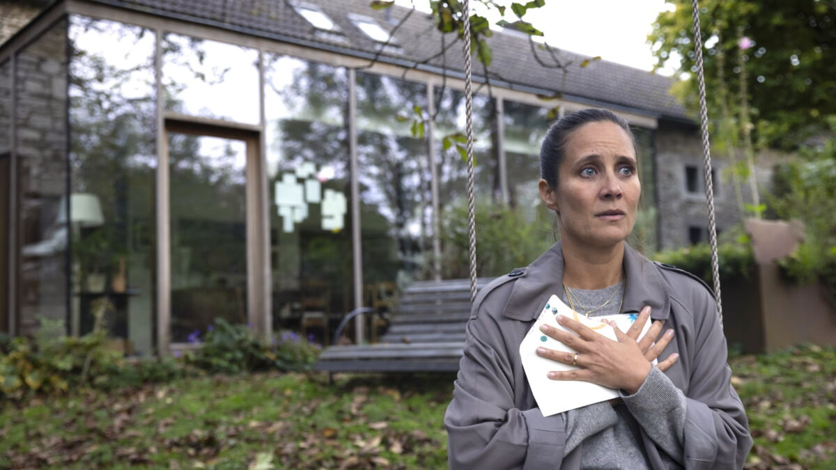 "J'aurais aimé éviter de la jouer" : Julie de Bona bouleversée par une scène de Pour Emma, ce mardi sur M6