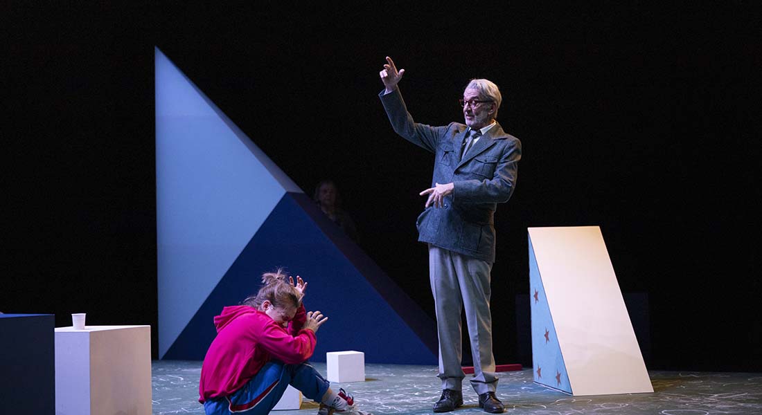 « La Leçon » : Robin Renucci met en scène Ionesco pour redire que doit cesser la violence. Salutaire ! - Critique sortie Théâtre Marseille La Criée - Théâtre National de Marseille