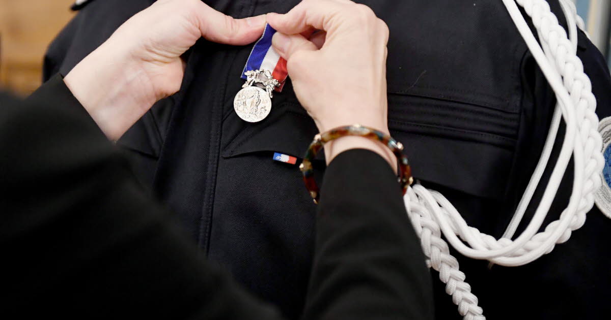 un policier lyonnais décoré après avoir désarmé un homme au couteau à Montpellier