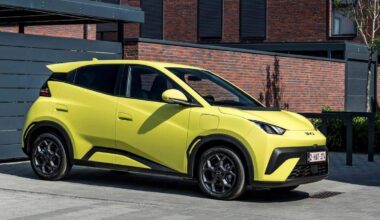 Une voiture de marque BYD.