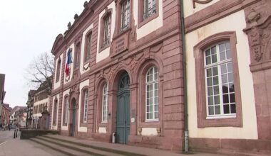 Un ancien professeur jugé pour voyeurisme et agressions sexuelles sur mineures